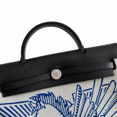 Hermès Herbag Zip 31 Écru Toile H Bleu Marine Pegasus Print / Noir Vache Hunter Leather Palladium Hardware