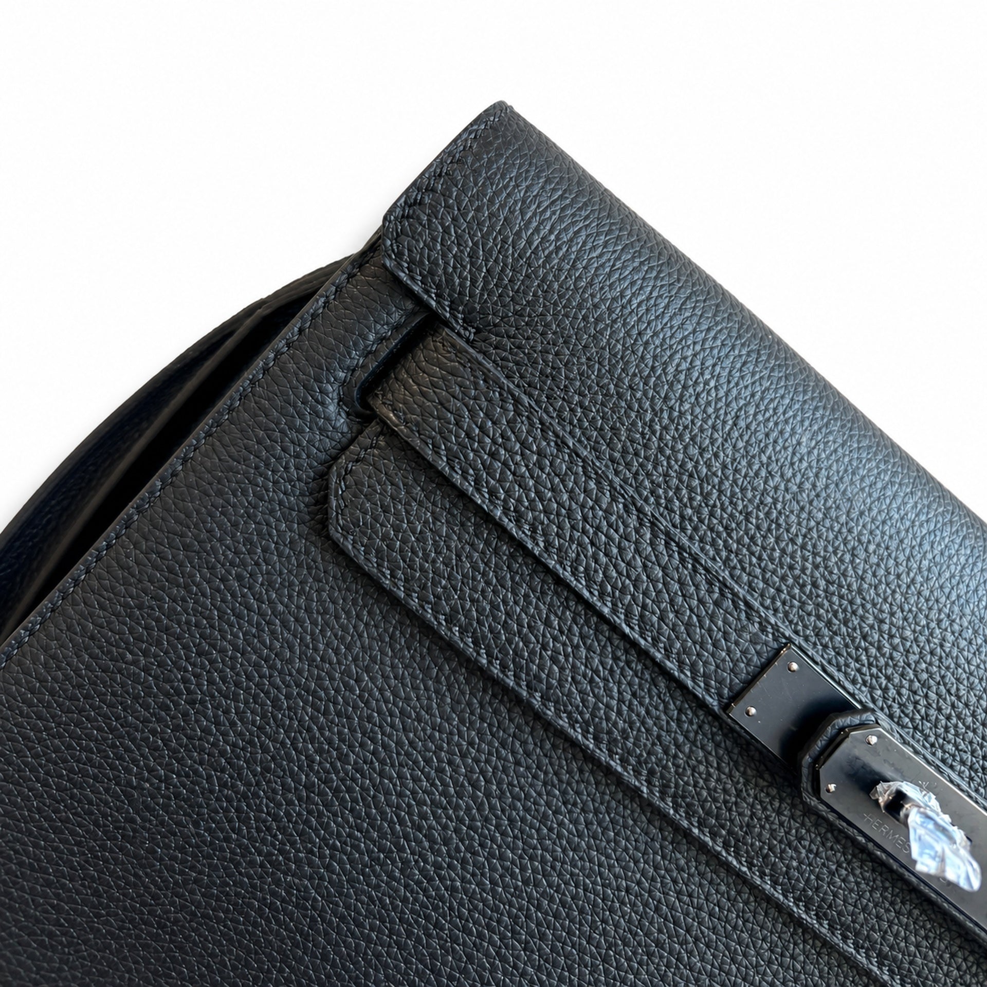 Hermès Kelly Dépêches 25 Noir Togo Calf Leather Palladium Tourniquet Clutch with Wrist Strap & Detachable Crossbody Strap